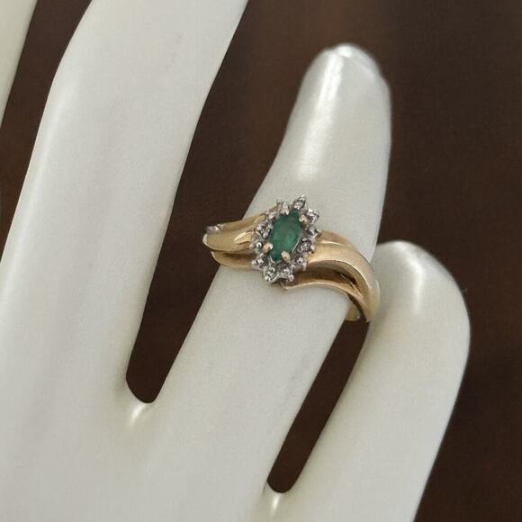 10K Yellow Gold Emerald Marquise & Diamonds Accent Halo Ladies Band Ring Size 6 - Picture 14 of 14